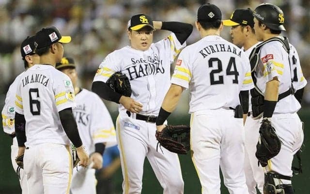 鷹26歳が大乱調…満塁から登板も3者連続押し出し　まさかの逆転で交代告げられ呆然