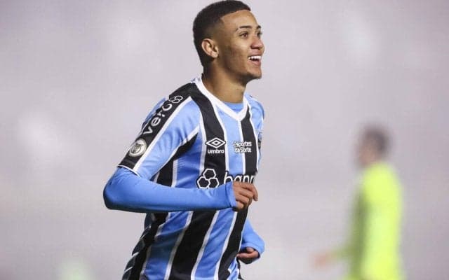 ブレントフォード、リバプールら複数クラブが注目の18歳FWグスタボ・ヌネスを獲得