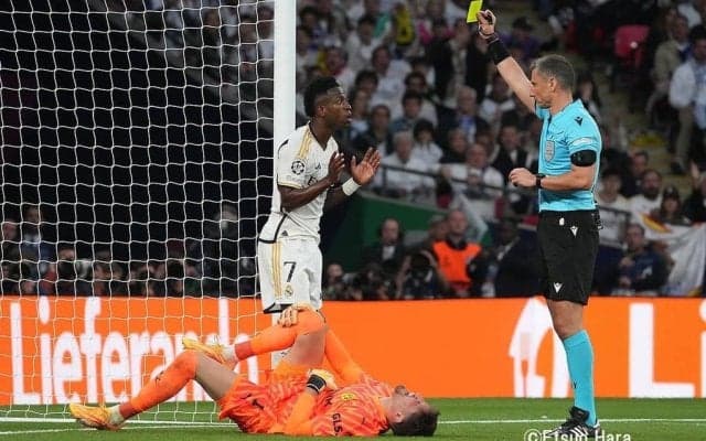 【サッカー界から消えた｢フェアプレー｣は何色か】(2)大悪人が考案した｢マーク｣とＦIFA運営の｢レッド｣、定着した｢色のイメージ｣