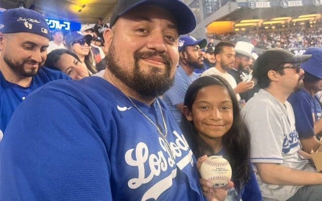 大谷42号、捕ったのは愛犬家の親子　デコピン始球式に驚き「私の犬はできない」