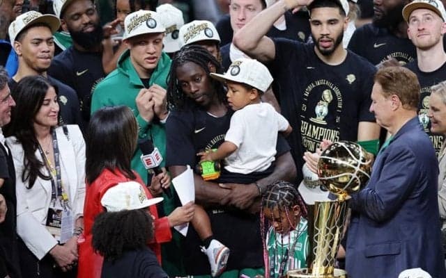 昨季NBA優勝とパリ五輪金メダルを手にしたホリデー「どっちが上なのか分からない」