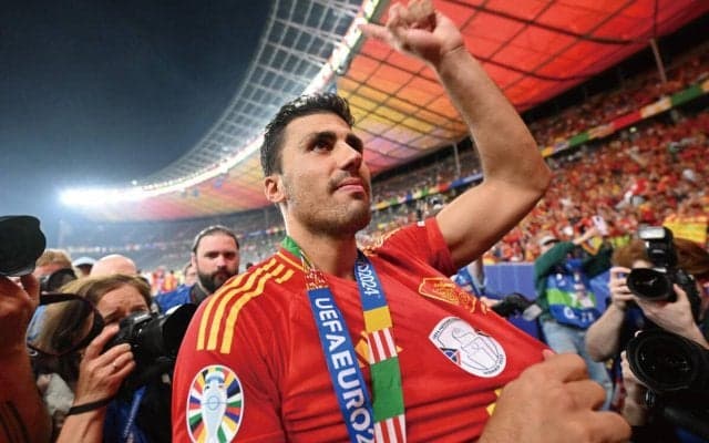 レアル・マドリーが“2025年夏”の目玉補強としてロドリに照準？