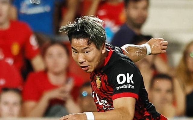 サッカー日本代表「森保チルドレン」浅野拓磨の起用法はこれでいい？ 俊足アタッカーの欧州での「使われ方」