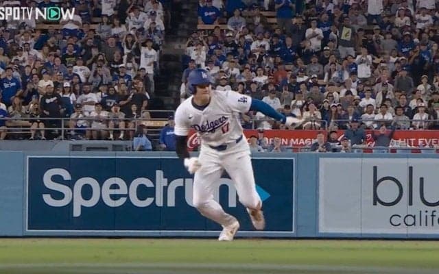 痛恨のミス！ 大谷翔平が「やりすぎ」 相手バッテリーが大混乱…  あっさり二盗→三塁到達で「酷すぎる」