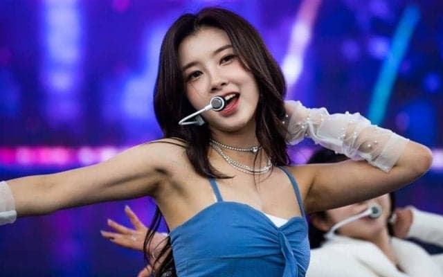 黒髪ショートパンツ美女が「かわいすぎてもう…」　“ピョン跳ね”投球に興奮「美しい」