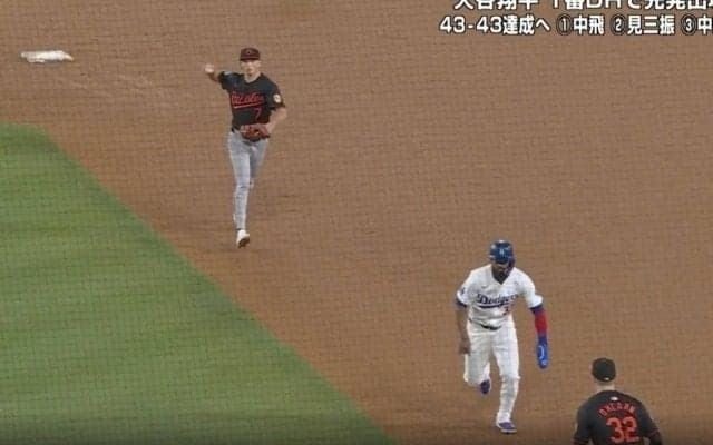 アイツ、やらかしたな！ 飛び出した走者が「ポカーン」 相手野手が怠慢守備… まさかの“挟殺プレー失敗”で「何がしたかった？」