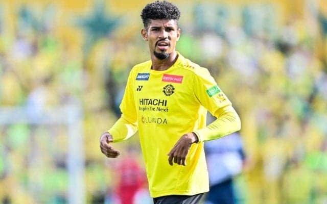 「NBA選手やん」J1柏のバスケシャツとモデル選手にファン沸き立つ！「ブースター界隈がざわついてしまうやつ」「サンロッカーズかな？」などの声