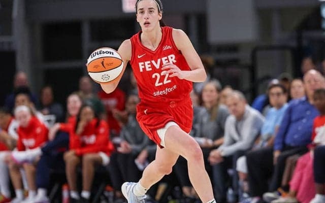 その実力は“カリー級”、ケイトリン・クラークが自己最多31得点でフィーバーを快勝に導く