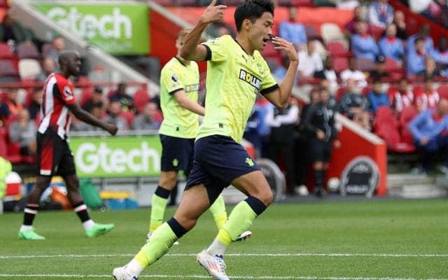 菅原由勢が圧巻ボレーでプレミア初ゴール！　開幕3連敗のセインツで気を吐く【プレミアリーグ】