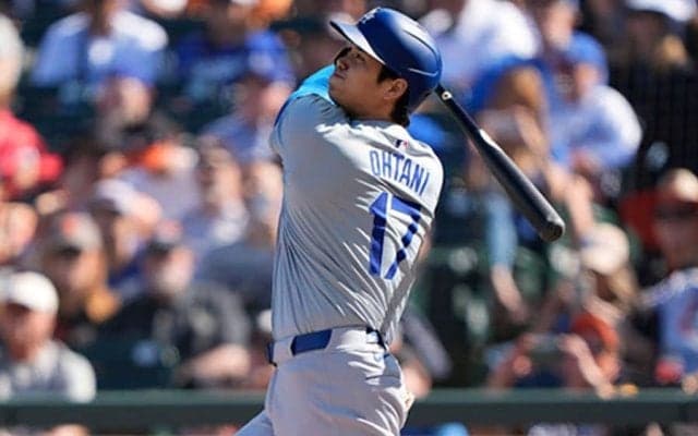 大谷翔平から衝撃3連発　44号→ベッツ、フリーマン…豪快弾が飛び交う“異空間”に敵地騒然