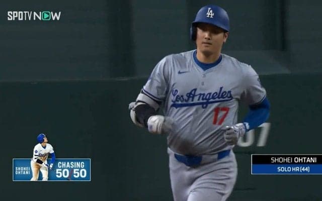 大谷翔平、観客の度肝を抜くムーンショットにセンターが諦めた瞬間「めっちゃ高く上がったけどそのまま入っちゃったw」