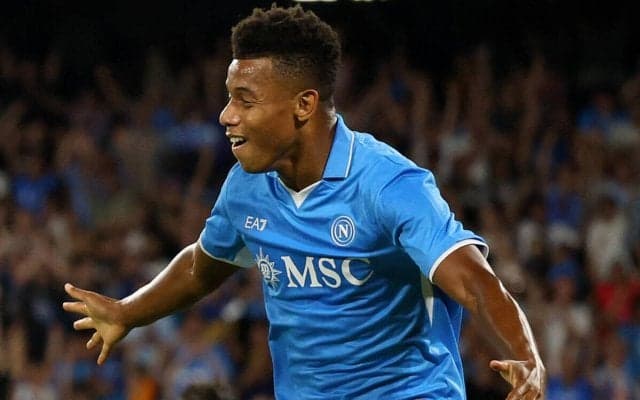 劇的決勝アシスト後に悪夢、ナポリの新FWネレスが強盗被害に…待ち受けていたファンには「謝罪したい」