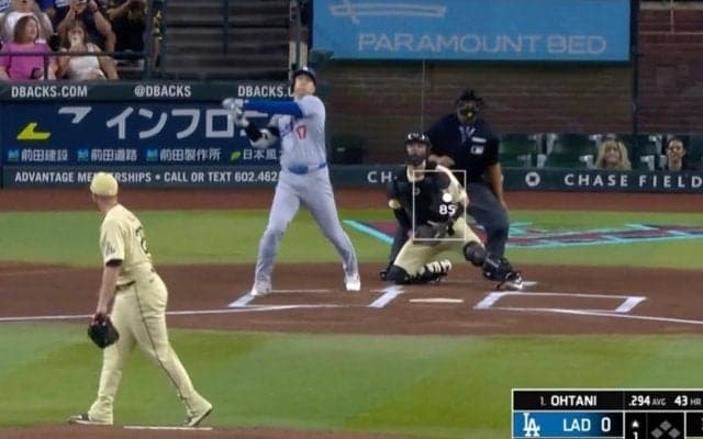 何が起きた？ 大谷翔平、44号特大アーチが「落ちてこない」 バットの先なのに… 高い弾道の“特大打球”が「バケモノすぎる」