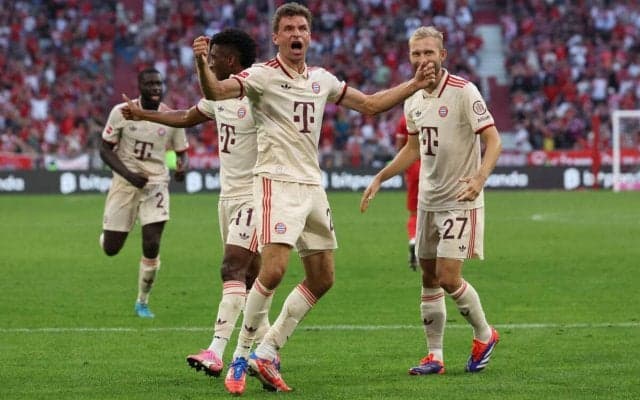 バイエルン公式戦最多出場記録樹立のミュラー弾などで連勝発進、堂安はラストプレーでPK獲得【ブンデスリーガ】