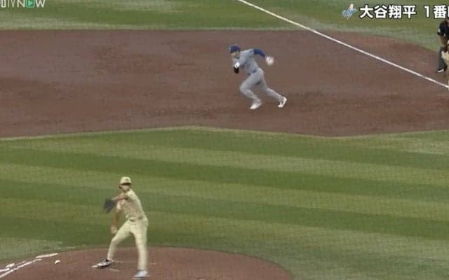 球場騒然… 大谷翔平が「やりすぎ」 相手捕手が混乱… 死球直撃で出塁→あっさり盗塁で「意表突きすぎ」