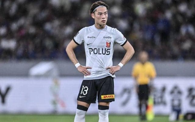 【再出発を切った浦和レッズで何が変わったのか(2)】町田戦を前に悩める小泉佳穂に渡邊凌磨が語ったこととは……「慎三さんにも凌磨にも同じ言葉をかけられて、完全に割り切りました」