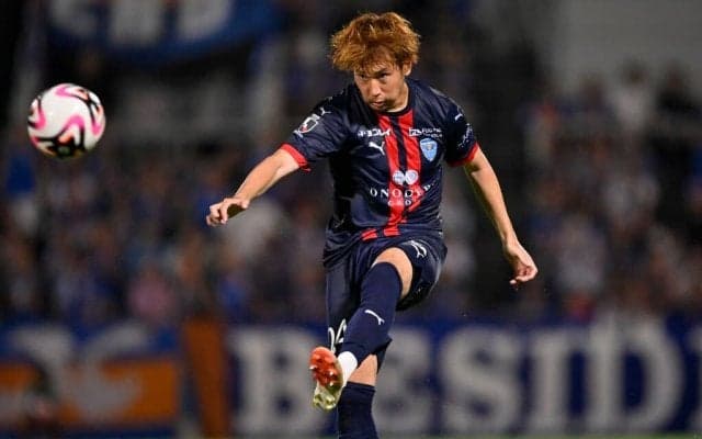 【J2「残り10試合」】横浜FC、DF福森の豪快左足ミドル決勝ゴールで勝利 リーグ最少失点の守備力を見せつけて「2強状態」へ(2)