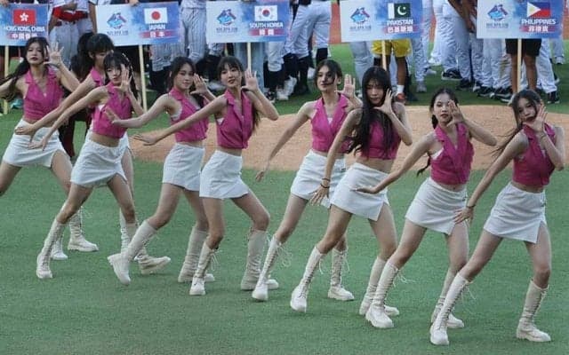 台湾美女ダンサーがサプライズ演出　ショーパン姿に球場くぎ付け…異国のセレモニーに熱狂