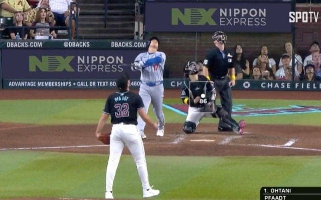 大谷翔平、“守備陣泣かせ”の大飛球が「罰ゲームやん」 全力ダッシュで走る相手野手が「エグすぎ」