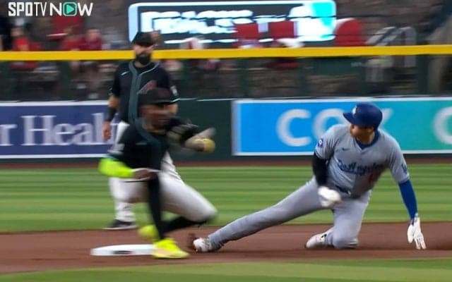 大谷翔平が驚愕の連続盗塁！「マジで50-50いく…」「凄すぎるだろ」二盗に続き三盗も“神スピード”で敵捕手が諦めた瞬間