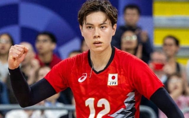 まるでカップル！23歳になった髙橋藍がスタイル抜群のいとこと2ショット　兄の塁と“仲良し”兄弟ショットも披露