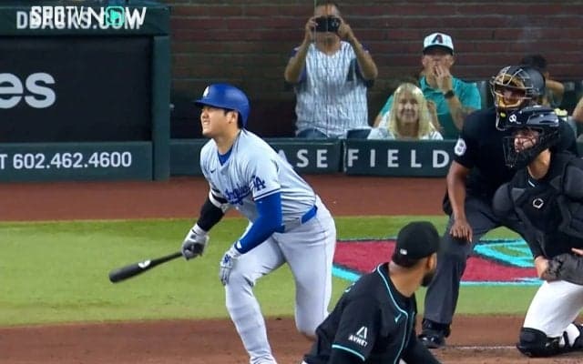 「痛っ！」大谷翔平、自打球に悶絶…「怖いな」「怪我だけはしないで」右膝直撃で声が漏れた瞬間にファンも心配