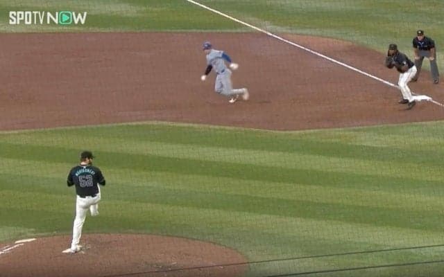 アイツ、やってんな！ 大谷翔平を「ナメすぎ」 相手投手が“怠慢プレー”… 完璧すぎる盗塁に「無警戒すぎる」