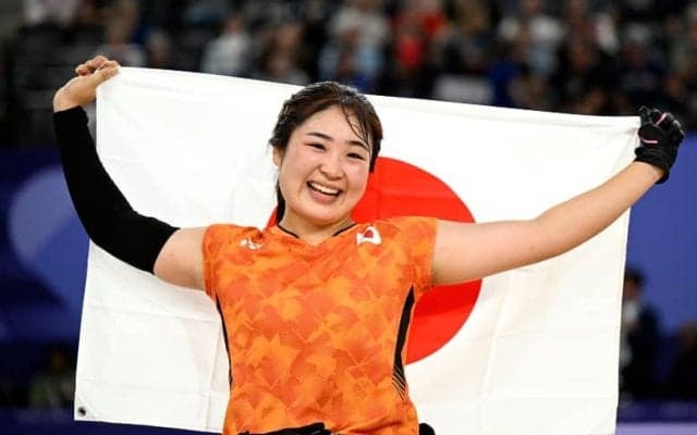２連覇のバドミントン・里見紗李奈、敗戦からたぐり寄せた金メダル