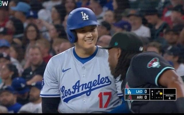 なんだ、ただの聖人か… 大谷翔平、声をかけられて「神対応」 相手野手に“笑顔”で「爽やかすぎる」