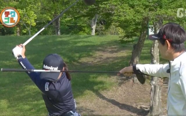 カット軌道を直すには「帽子のロゴ」が傾かないようにすることが大事