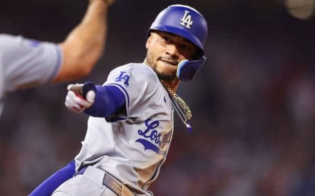 大谷の右腕を「バチコーンって…」　“怒り”のベッツに米ビックリ「珍しくない？」