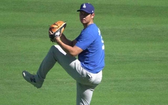 大谷翔平、エ軍本拠地でブルペン入り　術後最多15球→懐かしのスタッフと笑顔で再会