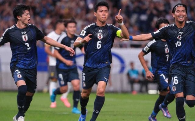 日本代表が主将の一撃で先制に成功！　久保建英の左CKから遠藤航がヘッド