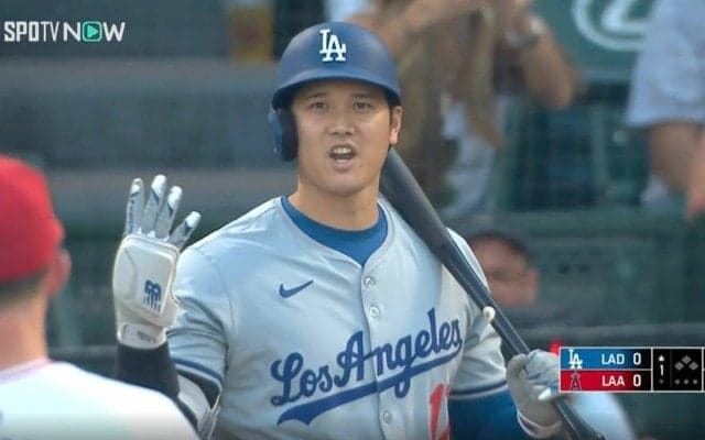 何が起きた？ 大谷翔平の打席で“謎のアクシデント”「いきなりどうした」 マウンド上の投手に話しかける… 球場騒然