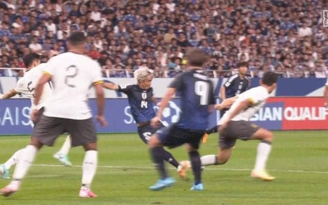 「泣きそう」伊東純也、復帰ゴールを決めて深々一礼「感謝の気持ち伝えたかった」久保のパスから左足一閃、感涙の股抜きショットが決まった瞬間