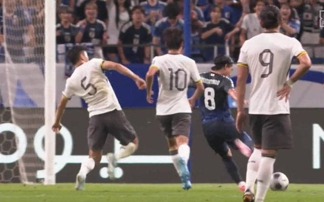 メッシかよ！南野拓実の圧倒的個人技が話題沸騰「狙ってました」 守備5人を切り裂く高速ドリブルからの低弾道シュート炸裂で「崩し完璧」「カッコよすぎ」