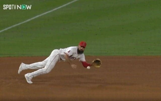 球場ドン引き… 怪我するぞ！ “不良債権”レンドンに「いきなりやる気出すなよ」 華麗すぎる守備に「本物か？」