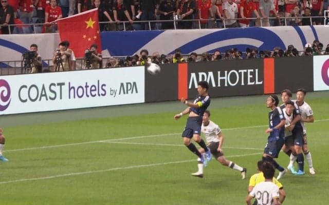 嘘だろ？遠藤航がマークを外して “完全ドフリー” からの強烈ヘッド弾！「準備してた形」完璧ブロックと華麗なかわしで中国代表をハメた瞬間