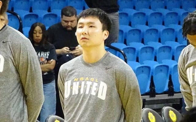 富永啓生がデビュー戦で勝利に貢献するパフォーマンスを発揮…チームメートも興奮を隠さず