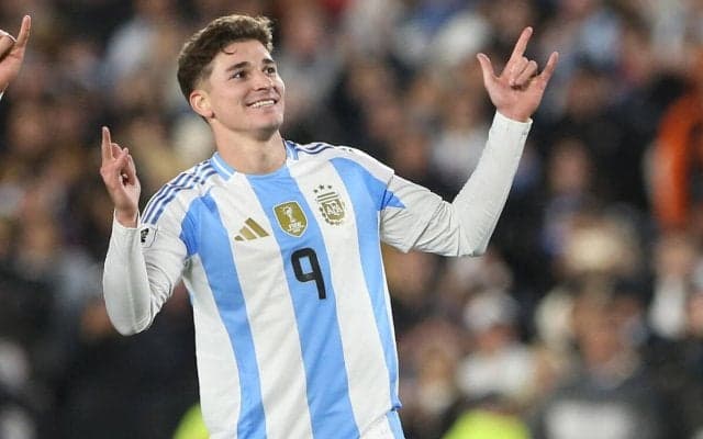 メッシ不在の南米王者・アルゼンチン、フィニッシュ精度欠くも3ゴールでチリを退け首位キープ【2026年W杯南米予選】