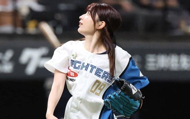 北海道に舞い降りた女神が「綺麗すぎる」　サラサラヘアなびかせ…おしとやか投球にX悶絶