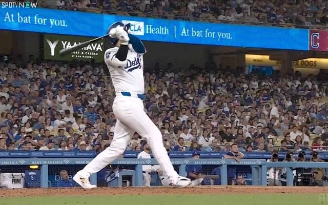 「弾道がどうなってるの」大谷翔平、史上初『45−45』達成の“超高角度弾”に驚愕 「なかなか落ちてこなかった」7秒間の衝撃