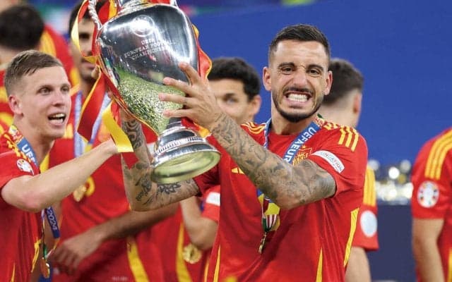 カタール移籍の34歳ホセルが今月でスペイン代表からフェードアウトへ？ デ・ラ・フエンテ監督はA代表未経験の若手に熱視線