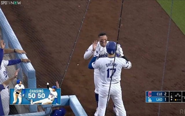 いつもと違う！ 大谷翔平、史上初の快挙でド軍ベンチ前のお祭り騒ぎに“異変” 「大谷さんも嬉しそう」歓喜の瞬間が話題に