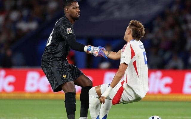イタリア戦で低調な出来に終わったフランス、試合後に守護神がチームメイトに熱く説教…