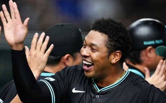 「何度見ても欲しくなる」　巨人の“特別ユニ”が大好評「可愛い＆カッコいい」