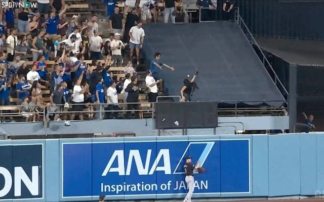 大谷翔平の超滞空弾に「がっかり」 最後まで追った野手の“動き”が話題に 「これは大谷さんしか打てない」衝撃打球が生んだ驚きのひと幕