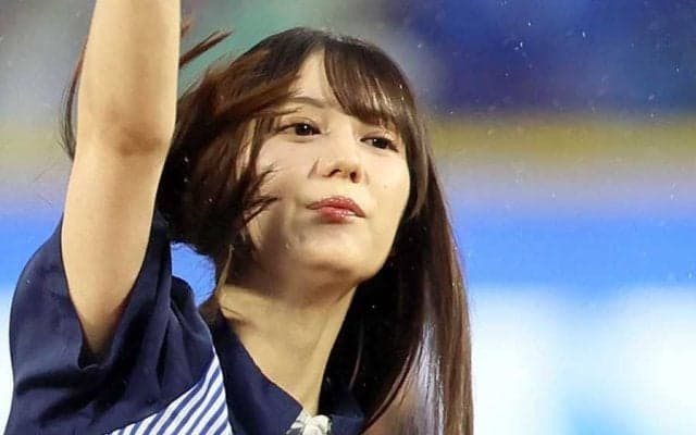 黒髪美女エースが「かわいすぎる」　22歳誕生日で“激レア始球式”に脚光「最高だった」