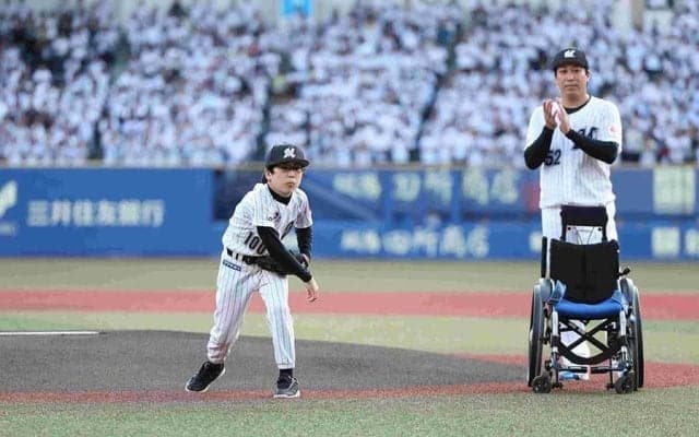 ロッテの“中1右腕”YUSEIが始球式「100点です！」　選手や場内から温かい拍手