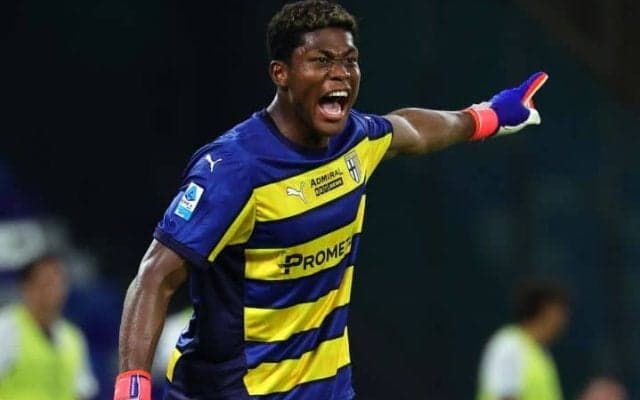 マンUが2025年夏に鈴木彩艶の獲得に動く!?　専門メディアが次期守護神に指名「No.1の役割を引き継ぐことになる」